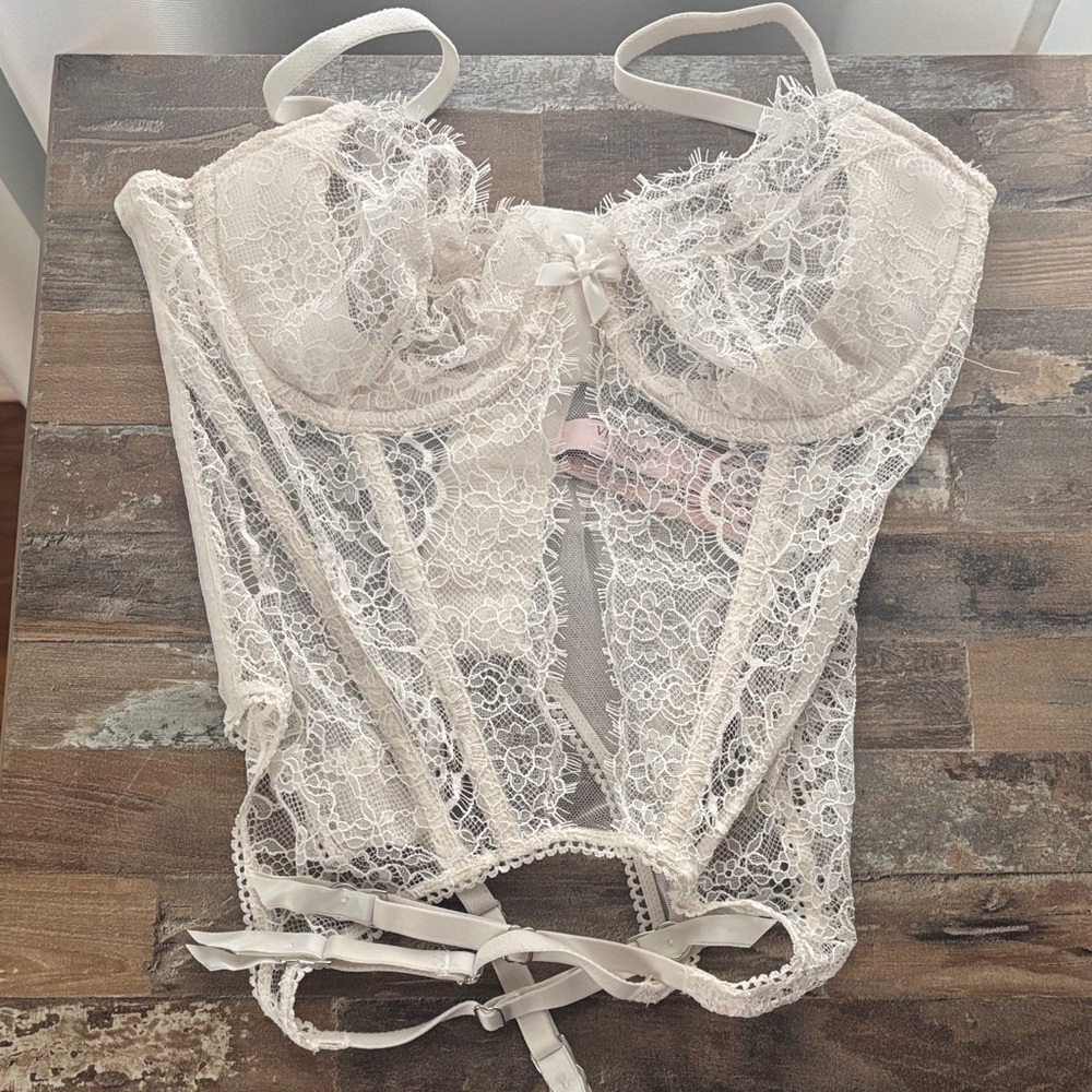 Victoria's Secret Lace Bustier in Cream